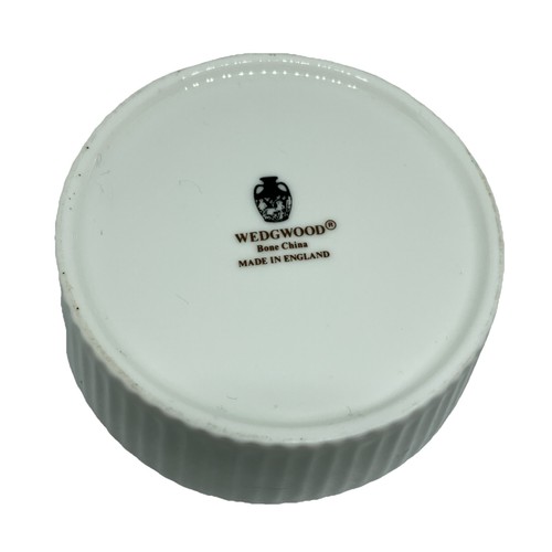 Wedgwood Kutani Crane Oriental Bird Round Trinket Box Porcelain DISCONTINUED - Picture 6 of 9