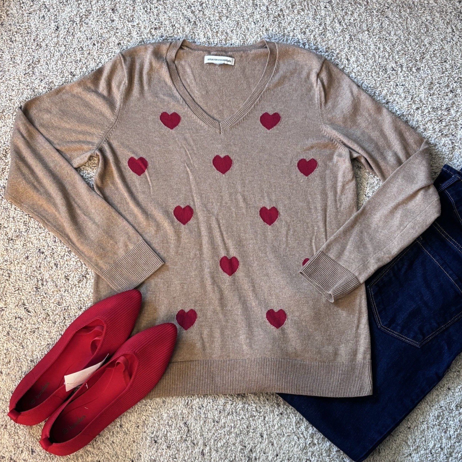 Chic Amazon Essentials V-neck women’s sweater wit… - image 1