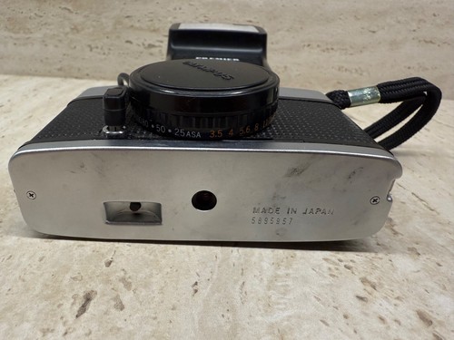OLYMPUS PEN ee-3 35mm camera with premier pc-300 flash Vintage - Picture 9 of 9