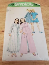 5339 SIMPLICITY c.1972 - NIGHTGOWN & ROBE in 2 Lengths - GIRLS SZ 8 CUT COMPLETE