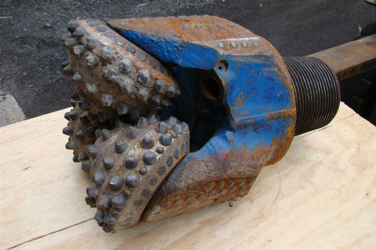 Буровой бур. Коронка для бурения скважин 160мм. Долото буровое скважин д300. Бур для мгбу торнадо. Ручной бур геолога бг-10.