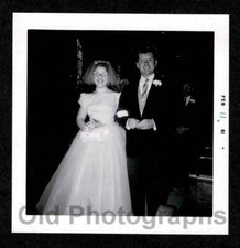 DARK CHURCH BRIDE GROOM WEDDING DRESS FLASH PIC OLD/VINTAGE PHOTO- F422