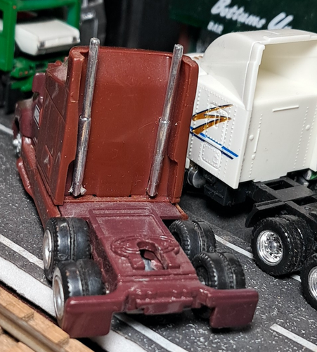 RTR HO=FORD AREOMAX SLEEPER UNIT HERSHYS TRACTOR -BROWMN RHODES CHAMPS/DISPLAY - Picture 3 of 13