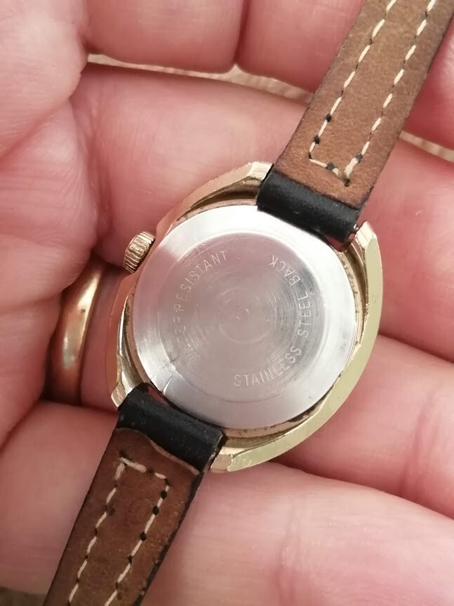 Montre Femme Vintage Timex – Mécanique à Remontage Manuel Années 60 | Boîtier Laiton Doré | État Excellent