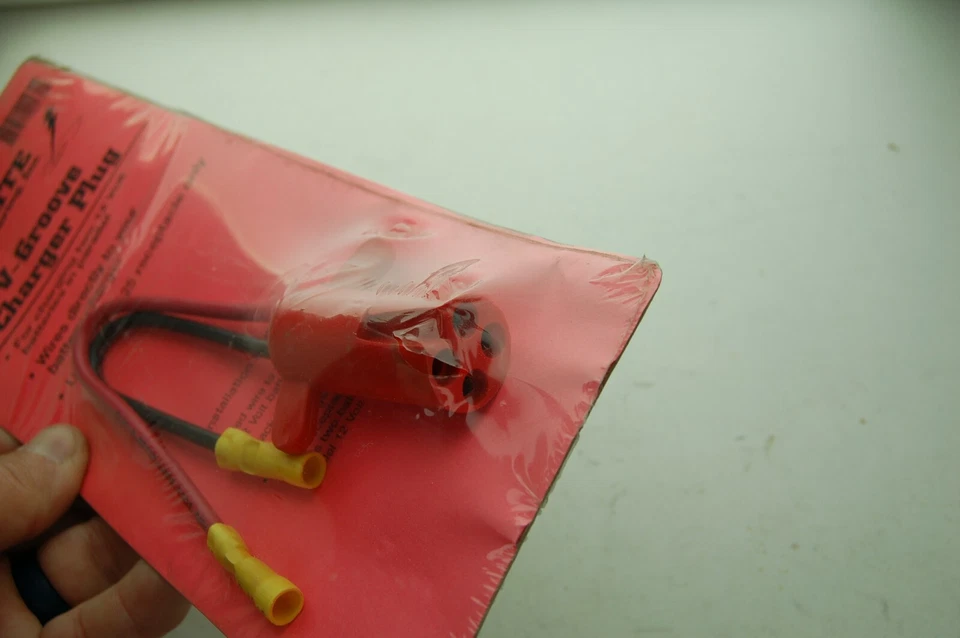 NEW Rig Rite 2-Wire V Charger Plug #430 430 12V - Image 4 of 4