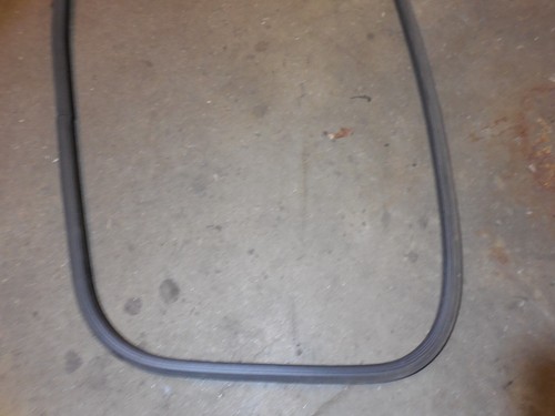 Window Molding Seal Gasket Hatch Tail Gate Glass 2005-2010 Jeep Grand Cherokee - Picture 4 of 8