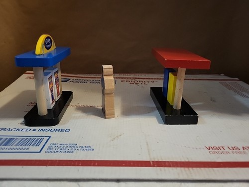 Thomas & Friends 2 Gas Stations Some Playwear Good Pcs. Well Built Photos Descr - Picture 4 of 8