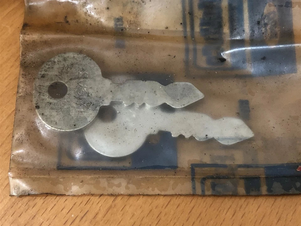 Genuine Ford Tractor Part # EIADKN11586 KEY SET OF 2  - Image 3 of 3