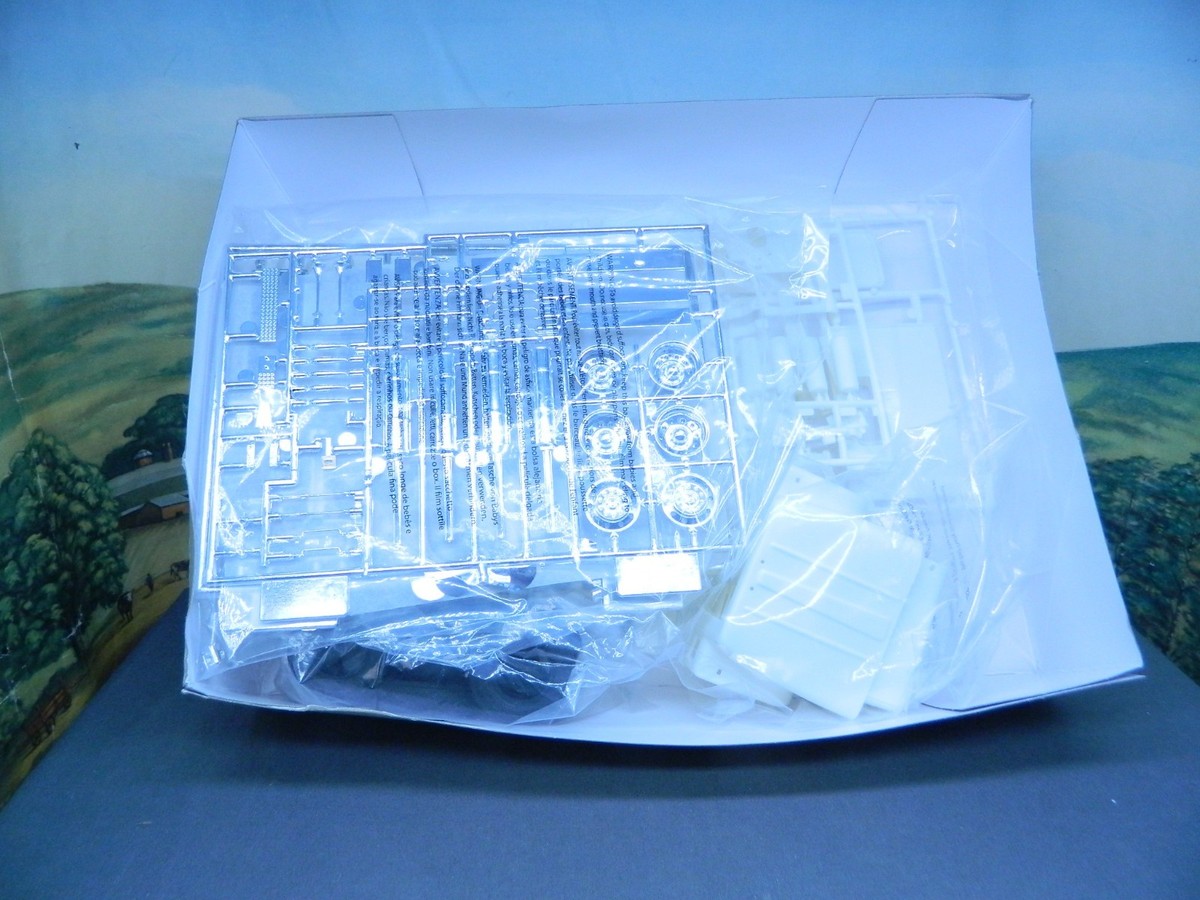 (未使用･未開封品)　amt 1/25 インターナショナル トランスター4300 イーグル AMT629 og8985z Amazon.com: Amt AMT629 1/25 International Transtar 4300