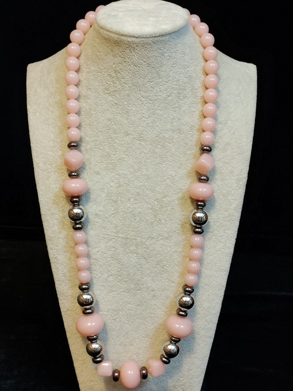 Trifari Beautiful Vintage Pink And Silver Tone Beaded Necklace