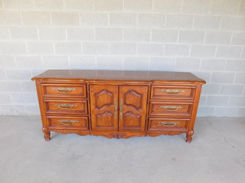 Thomasville Oak French Country Louis XV Style Dresser 78"W - Image 4 of 4