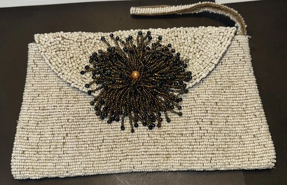 Vintage Heavy glass White Seed Bead Evening Bag With Large Flower & Pearl - Image 2 of 4