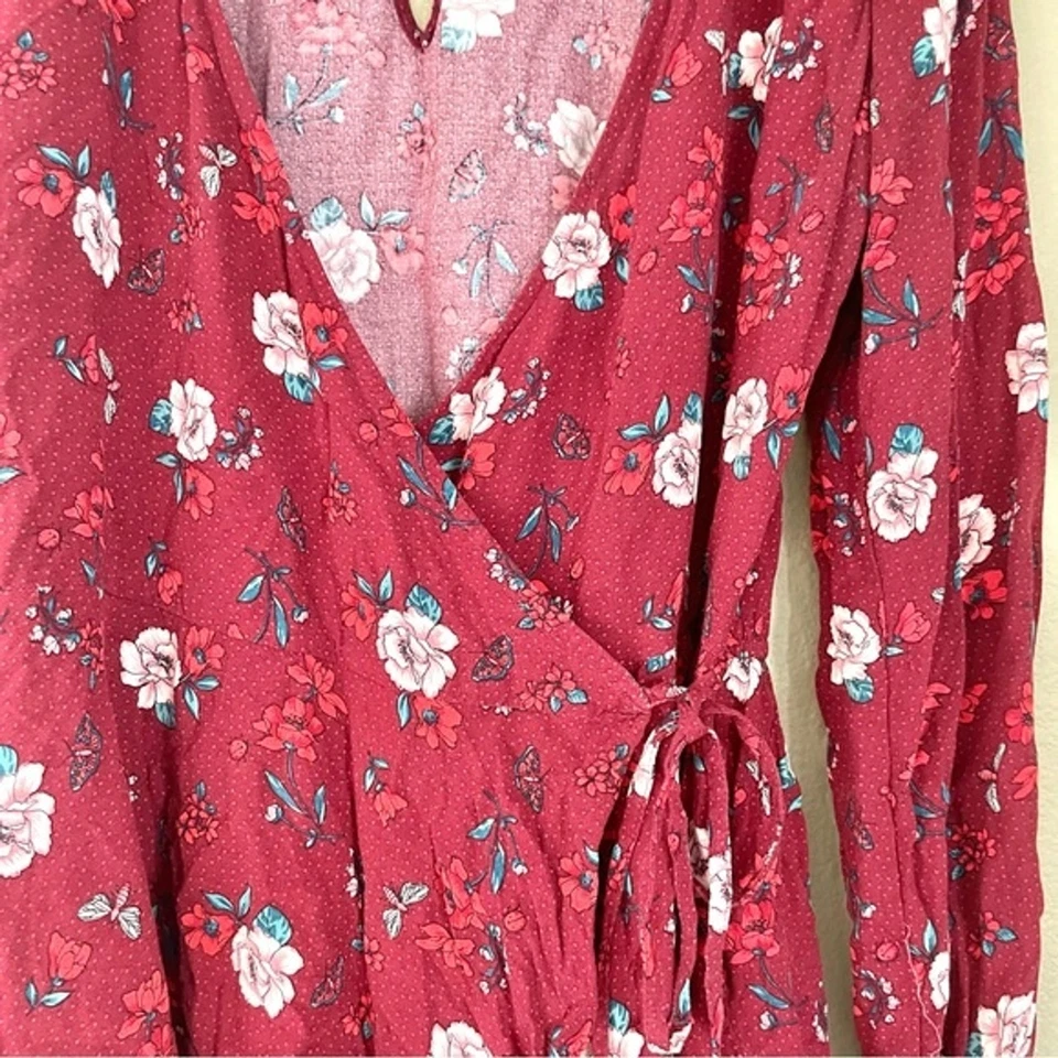 Hollister Floral Faux Wrap Romper Red Size Medium Long Sleeve V Neck Girly - Image 4 of 4