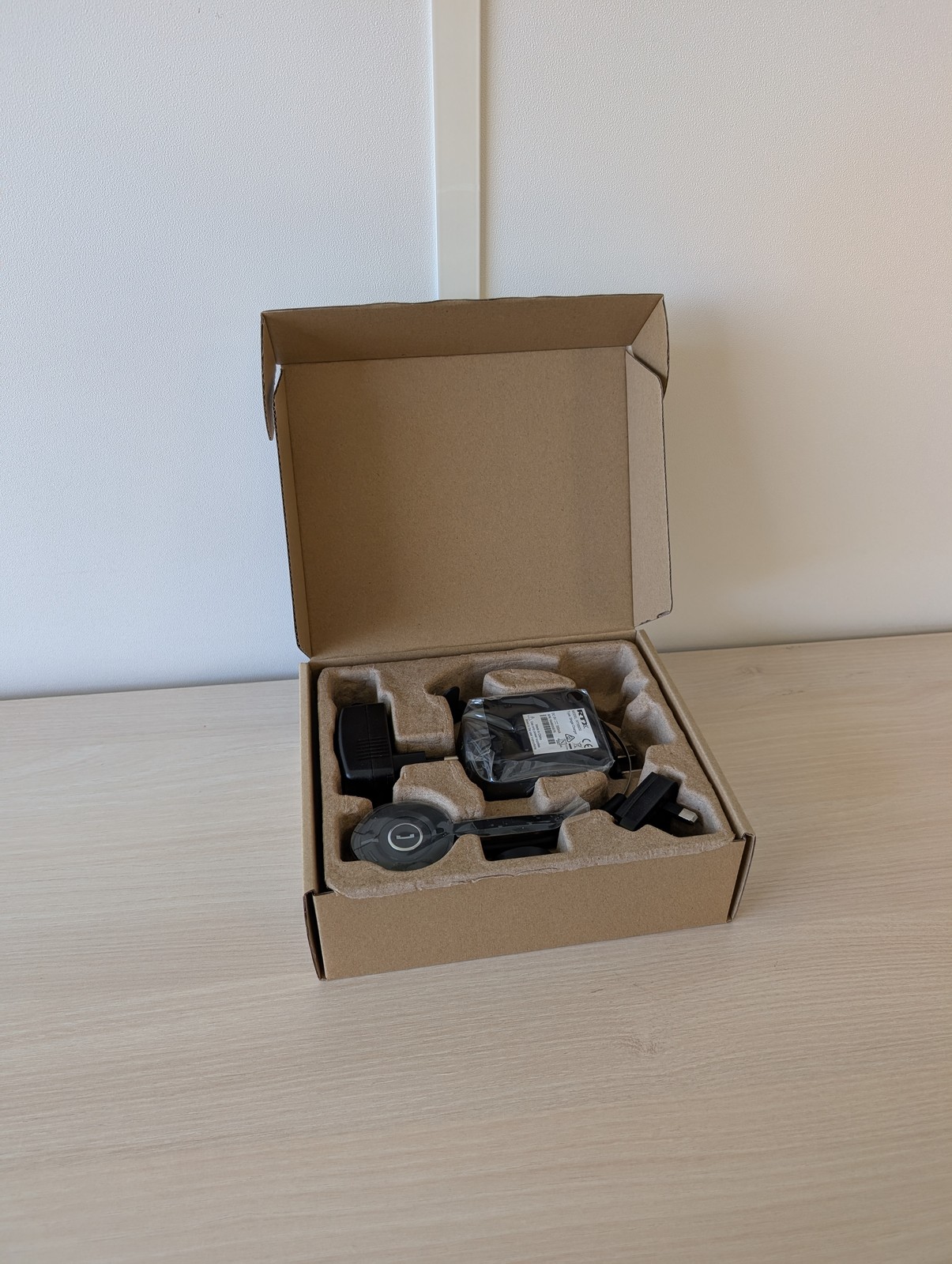 Le casque DECT multicell RTX 8930 ouvert élimine les coupures de vos réunions en ligne