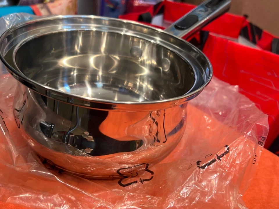 Olla para salsa Oneida Immaculate acero inoxidable 18/10 1qt con tapa de vidrio Foto 2 de 4