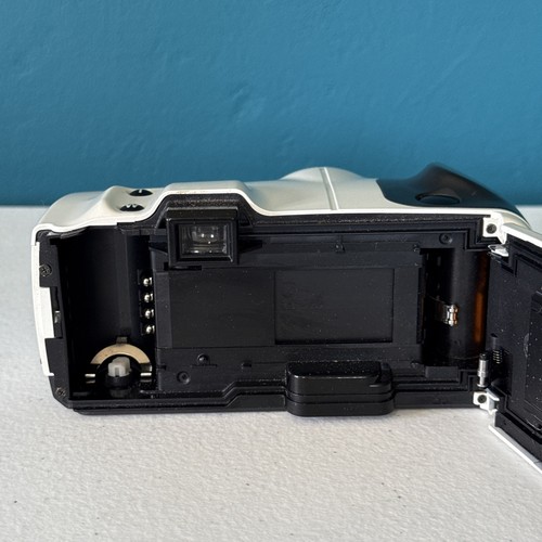 Minolta Freedom Zoom 105i APZ Quartz Date analoge Kleinbildkamera - weiß - sehr schön - Bild 7 von 8