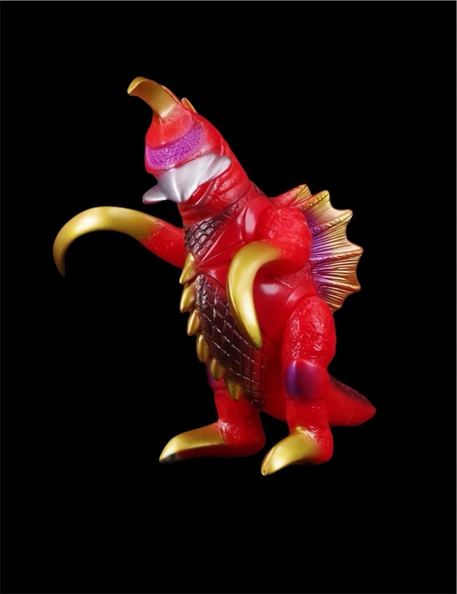 2025 BULLMARK 8.5” GIGAN GRAVEYARD GALLERY Kaiju Sofubi Godzilla