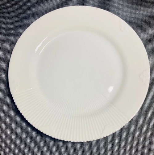 ROYAL COPENHAGEN WHITE ELEMENTS FLUTED SALAD PLATE 8 1/2" DENMARK NEW IN BOX - Picture 2 of 5