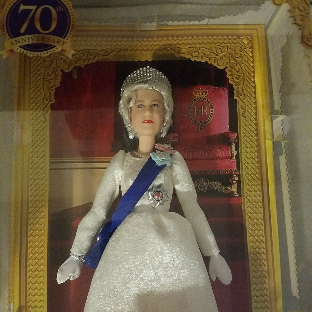 Mattel Barbie Signature Queen Elizabeth II Platinum Jubilee Mattel Barbie Signature Queen Elizabeth II Platinum Jubilee