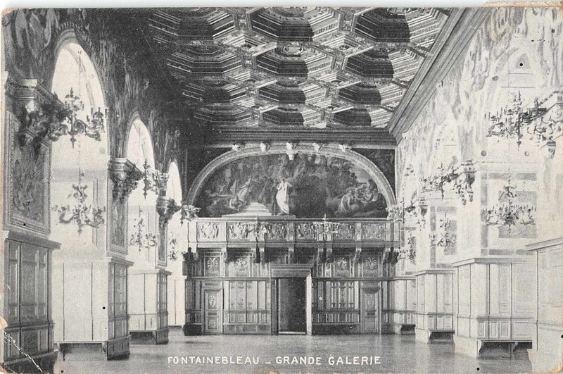 77 FONTAINEBLEAU. Grande Rue Agent de la circulation 1947 Prisunic