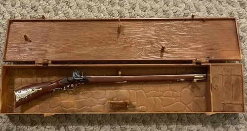 Vintage 1974 Marx Historic Gun 9.5” Miniature (Works) THE KENTUCKY RIFLE W/Case