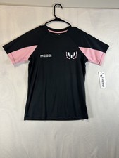 Messi Name Logo Pink Boy's T-Shirt. US Boy's Sizes 14/16 Brand New