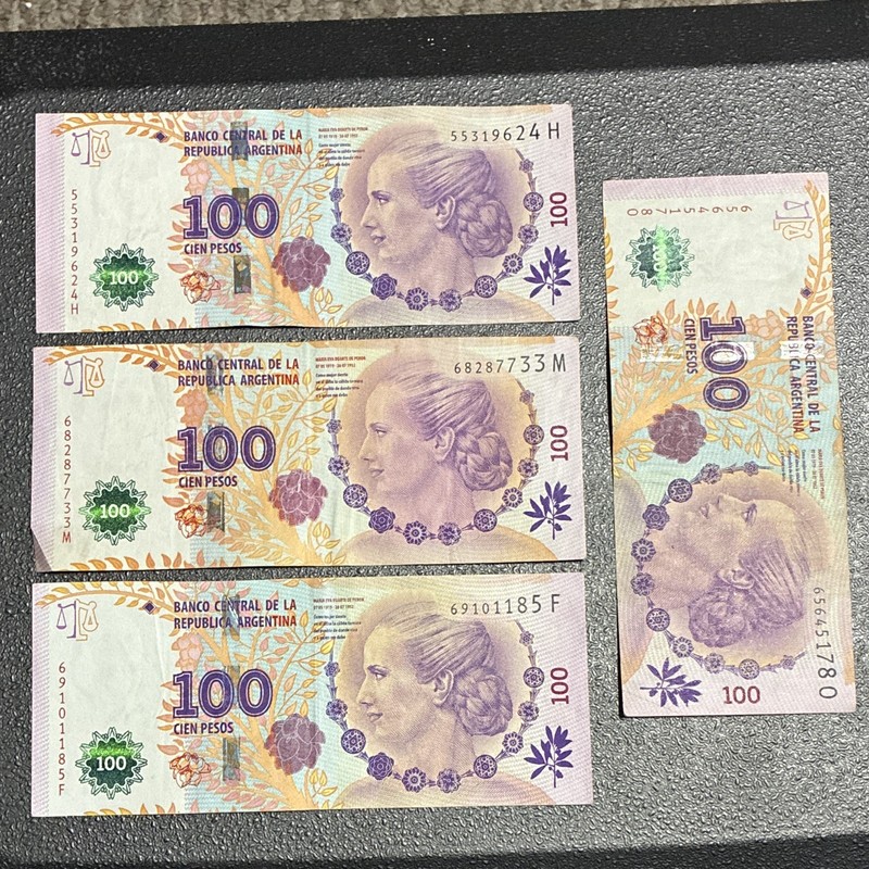 Argentina 100 Pesos Banknotes Lot of 4 (Republica Argentina)