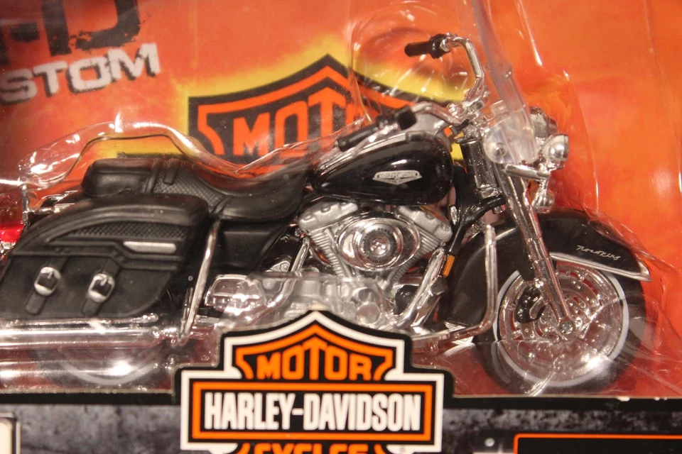 Maisto Harley-Davidson 1:18 Road King Classic Diecast Motorcycle 31360 - Image 3 of 4