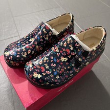 Alegria Kara Kindred Clogs Black Garden Floral Patent Leather Slip Ons Size 9