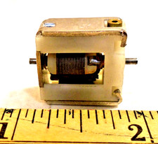 ORIGINAL MOTOR FOR A.C.GILBERTS JAMES BOND 007 RACE CARS XA 19A238 - N O S