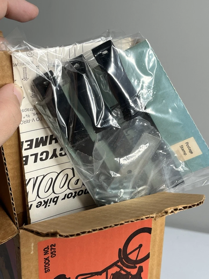 ¡MATTEL V-ROOM de colección! ACCESORIO BICICLETA MOTOR 1963 En Caja Original Motor Bike Roar Foto 3 de 4