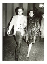 1985 ca MILANO Giorgio FALCK con Rosanna SCHIAFFINO in pelliccia *Foto 18x24