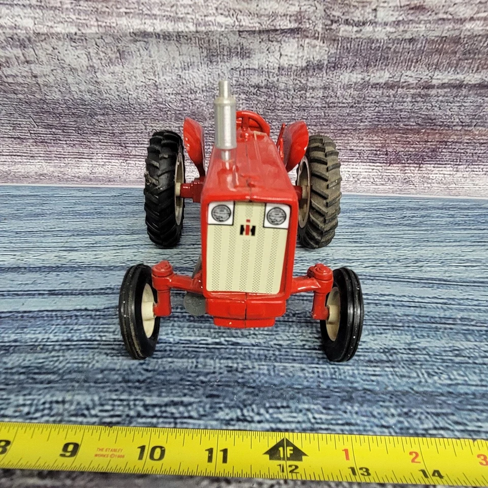 Cosechadora Internacional 606 modelos a escala 1/16 1991 de colección con tractor detallado delantero  Foto 4 de 4