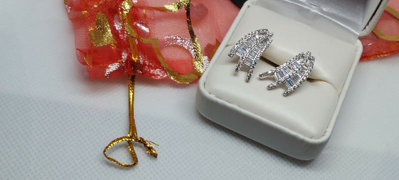 2.00Ct Pave' Baguette Crystal Sterling  Fan Spray Earrings studs 3.4gr Vintage!