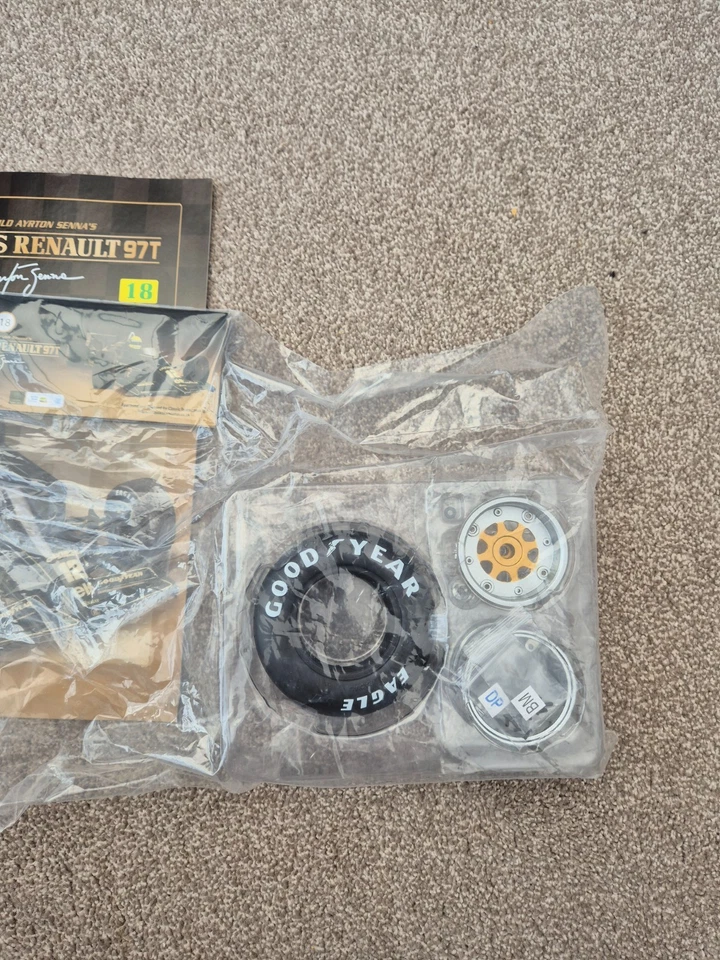 1/8 DEAGOSTINI COSTRUIRE IL 1985 LOTUS RENAULT 97T AYRTON SENNA F1 AUTO PROBLEMA - Immagine 2 di 3