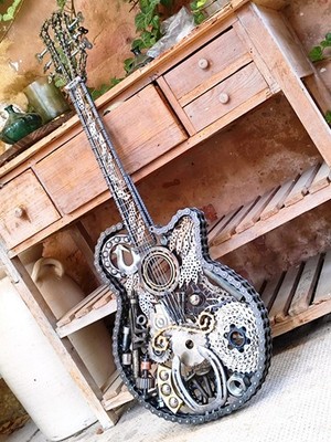 Gitarre Metallkunst, Upcycling Art, Schrottkunst in Originalgröße 