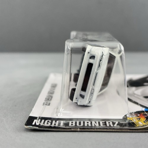 2016 Hot Wheels Custom '01 Acura Integra GSR White Nightburnerz First Release - Picture 6 of 10