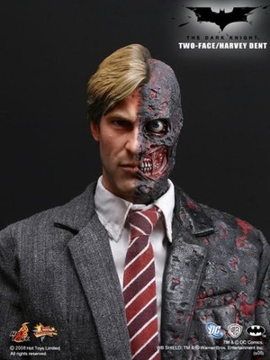 Hot Toys Batman Harvey Dent Two Face MMS81 1/6