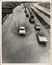 1971 Press Photo Cars in Flood Water on Staten Island Expressway in Willowbrook