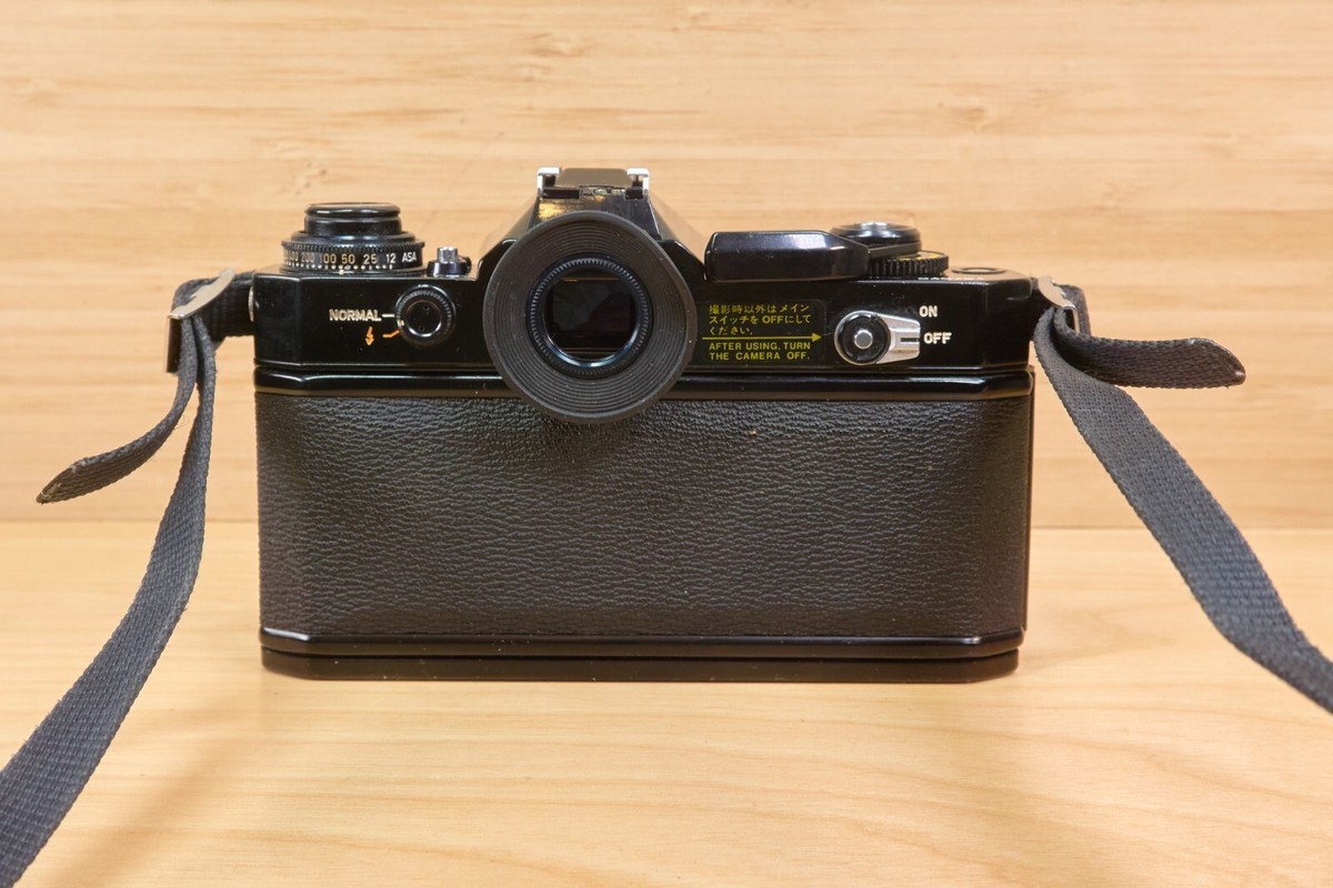 Canon EF フィルムカメラ 35mm FD 50mm F1.8 Canon EF 35mm Film Camera with 50mm f1.8 Lens, Strap & Cap