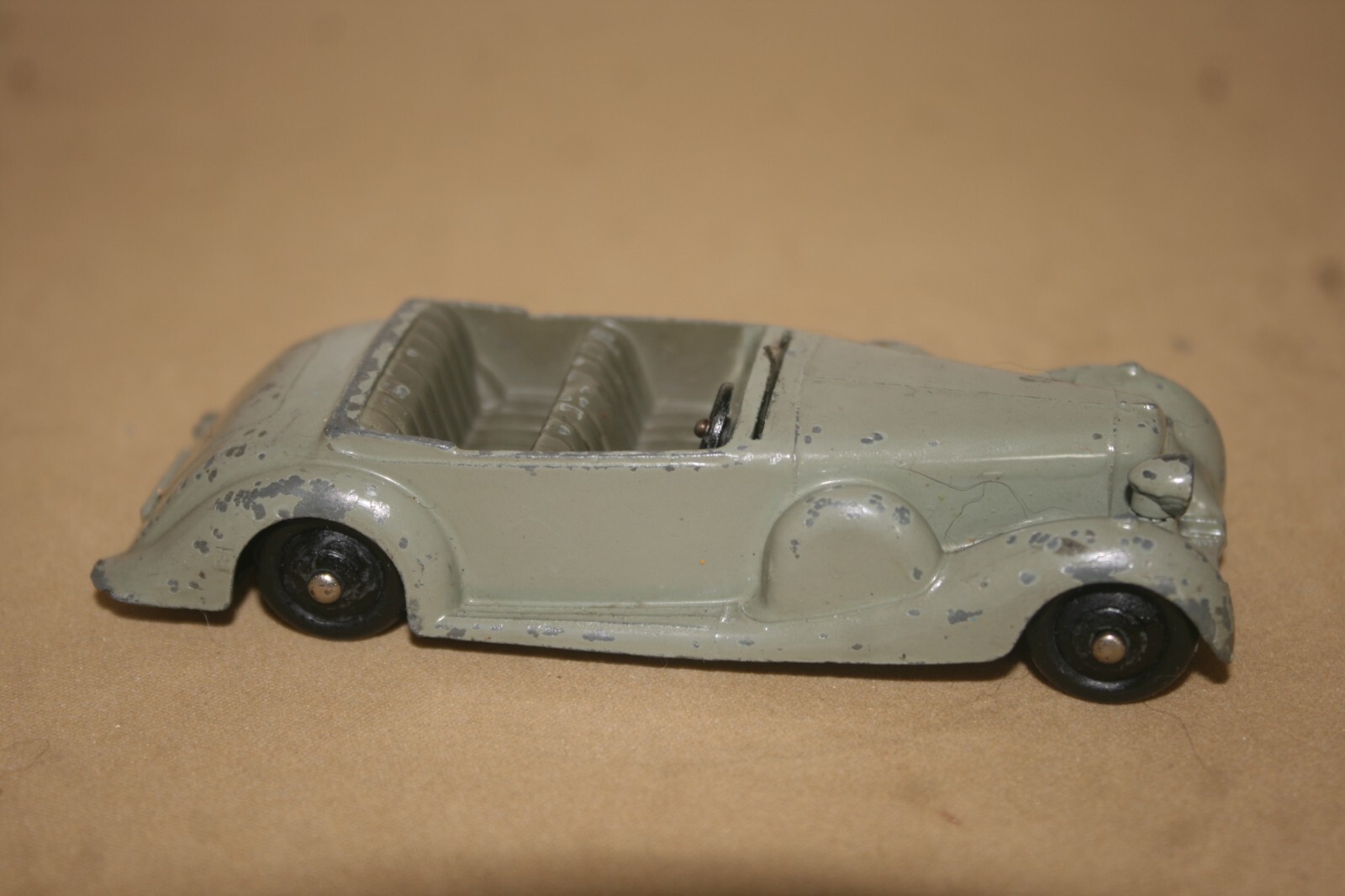 値下げしました！DINKY TOYS Dinky Toys #38a, 1950's Frazer Nash Sports Car, Original | eBay