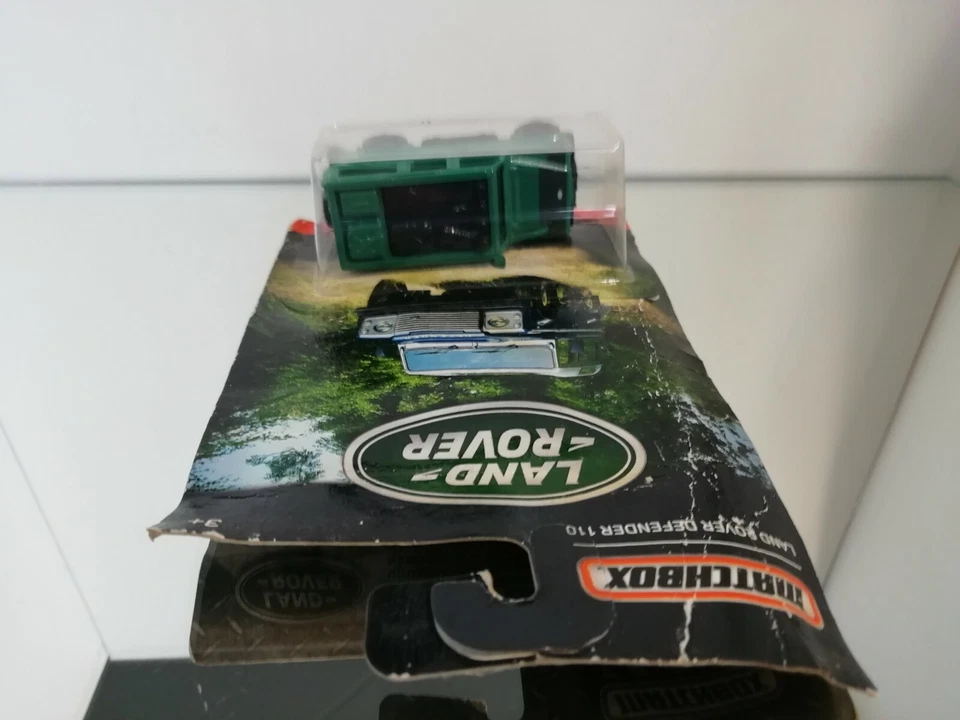 MATCHBOX LAND ROVER DEFENDER 110 IN VERDE SU BLISTER - Immagine 4 di 4
