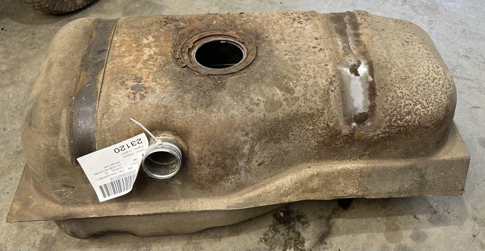 1986 - 1993 Chevrolet S10 Fuel Tank Assembly 13 Gallon OEM 15659268 - Image 2 of 3