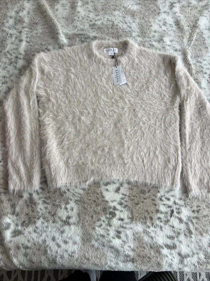 Suéter para mujer Velvet By Graham & Spencer hilo de plumas rubor talla pequeña Foto 2 de 4
