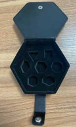 Кожаный футляр для игры в кости Galactic Toys - черный 1890₽