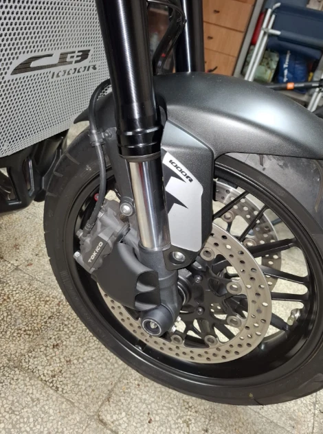 CB1000R Par de rejillas de ventilación de conducto de refrigeración de freno delantero Reino Unido - infusión de fibra de carbono - - Imagen 2 de 4