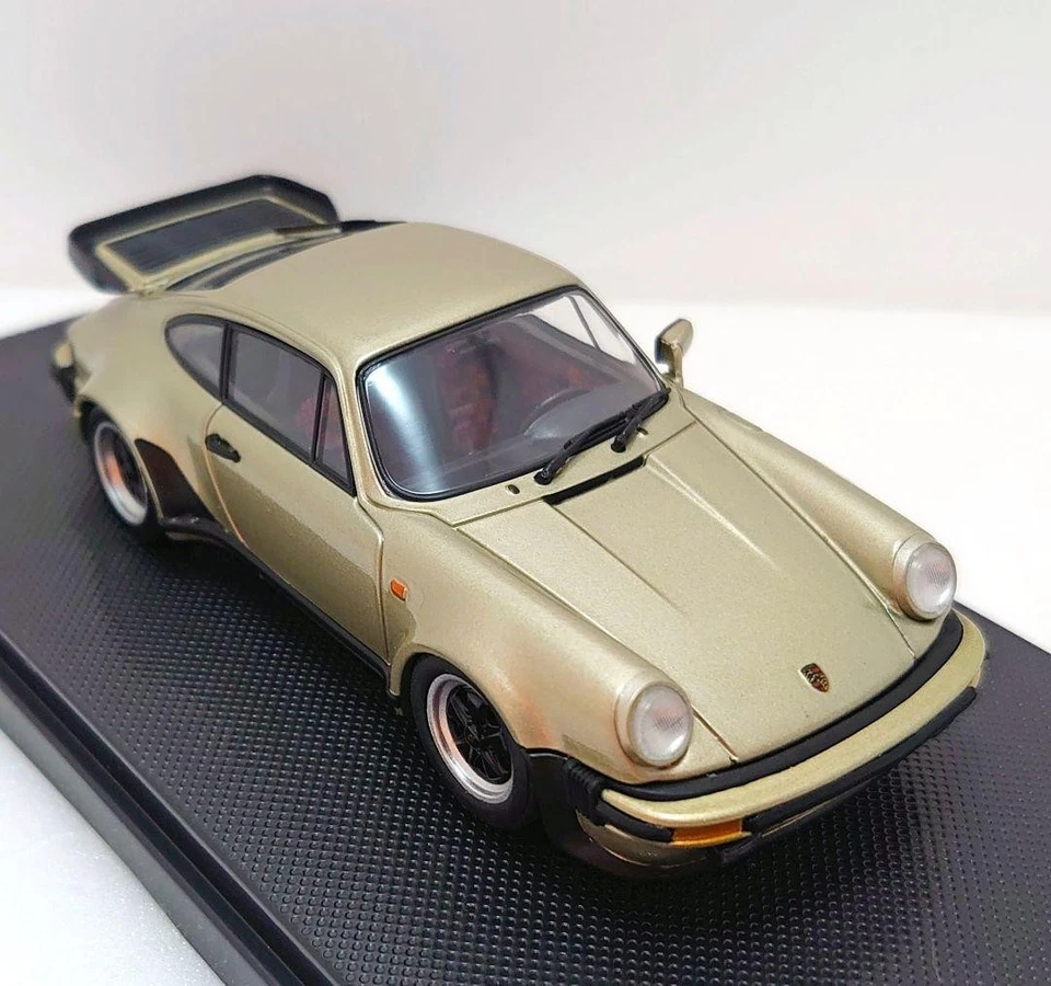 Modellino auto EBBRO Porsche 911 Turbo 1978 1/43 oro inutilizzato - Immagine 4 di 4