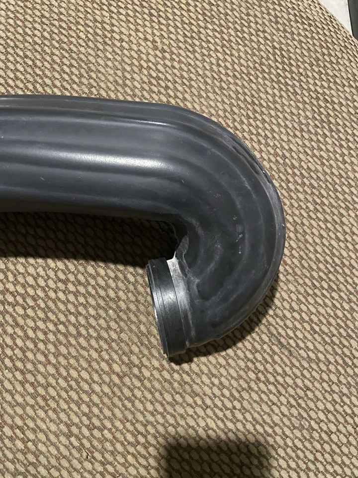 2004-2007 Saturn Vue Air Intake Cleaner Outlet Duct Hose Tube Pipe 22678564 OEM - Image 3 of 4