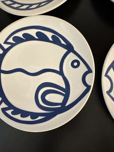 VERY RARE Set of 4 Crate and Barrel Fish Blue and White Dinner Plates 8" - Picture 4 of 7