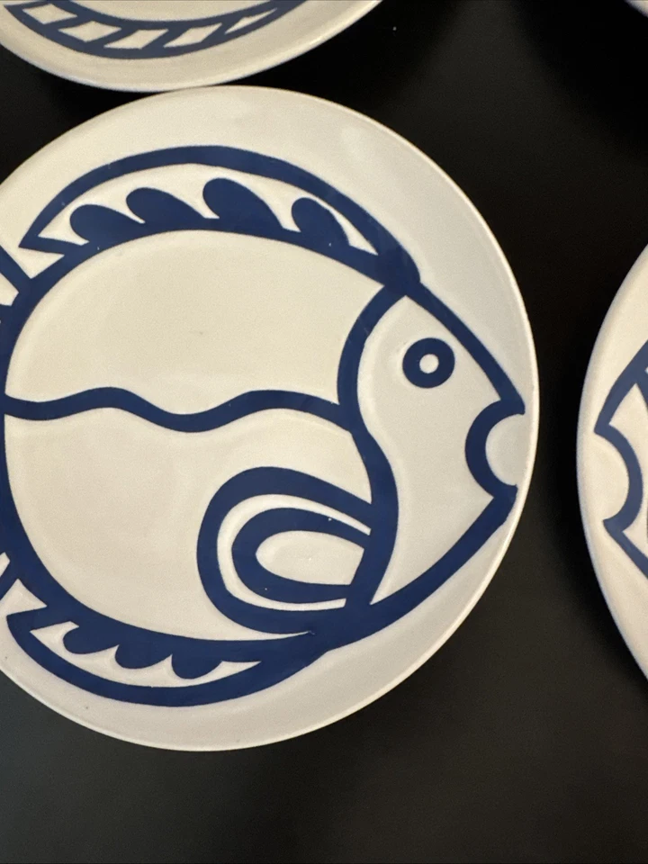 MUY RARO Juego de 4 Platos de Cena Cajón y Barril Pescado Azul y Blanco 8" Foto 4 de 4